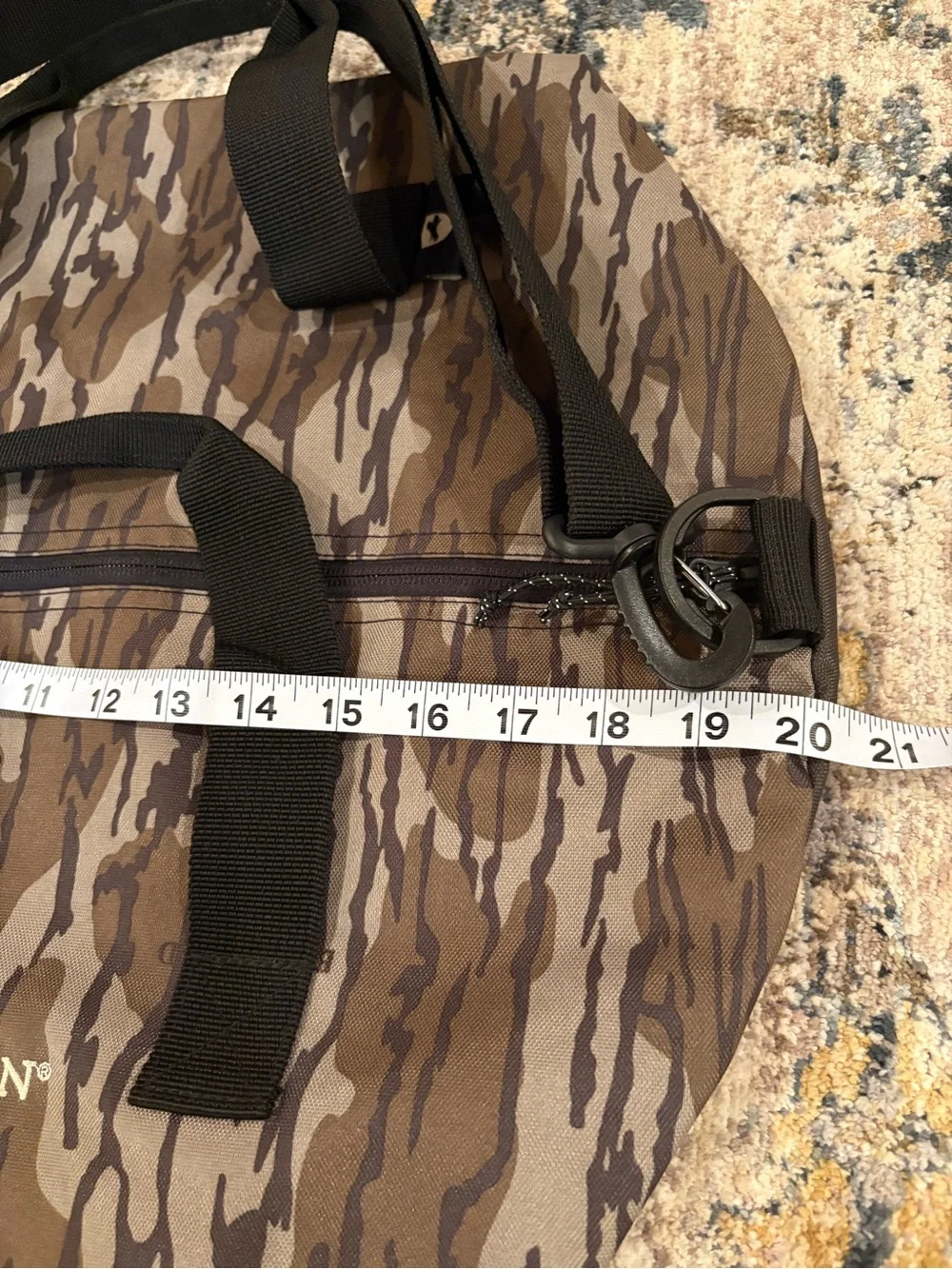 NWOT Spring Legion Camoflauge Duffle Bag Hunting Carry On Bag Adjustable Strap
